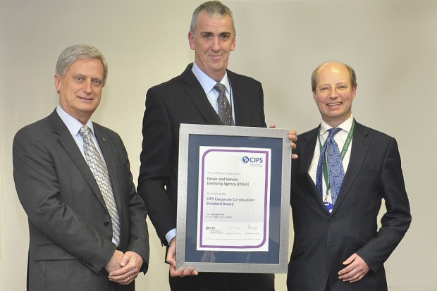 David Noble CIPS, and Philip Rutnam, DfT Permanent Secretary presenting Andrew Falvey DVLA with a CIPS Corporate Certificate